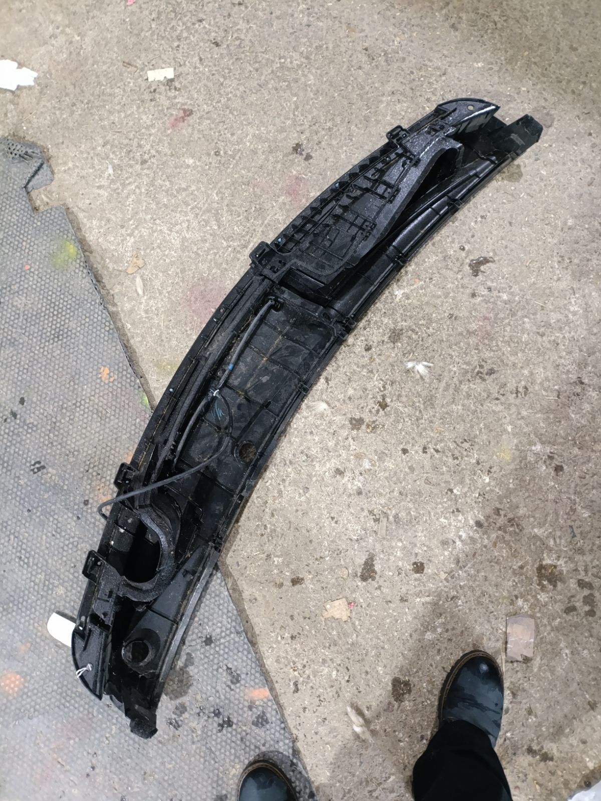 Решетка под лобовое стекло на Toyota Vitz KSP90 Фото 6