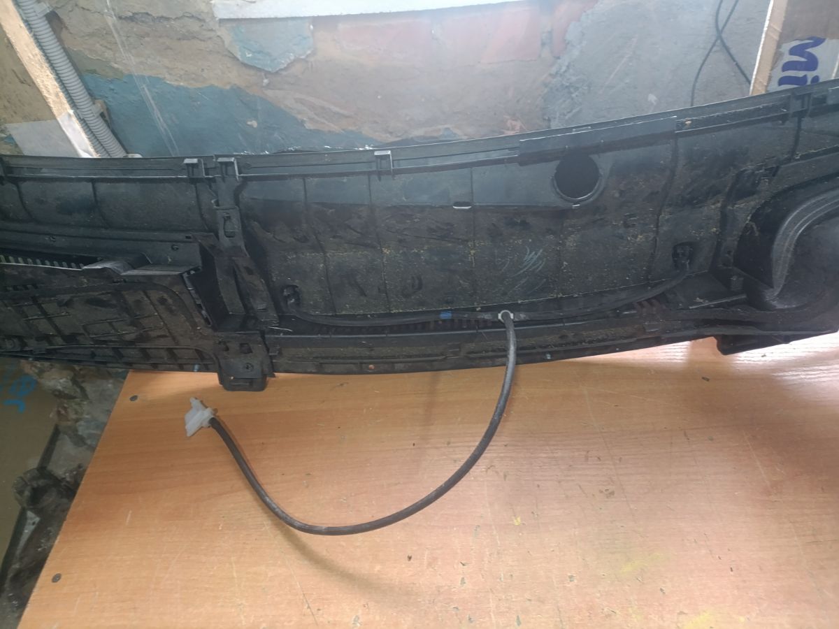 Решетка под лобовое стекло на Toyota Vitz KSP90 Фото 17