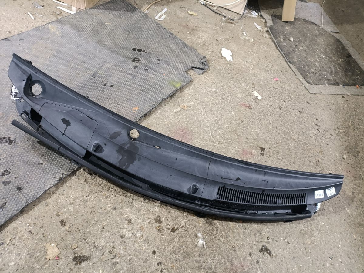 Решетка под лобовое стекло на Toyota Vitz KSP90 Фото 5