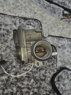 Дроссельная заслонка 22030-23010 на Toyota Ractis SCP100 2SZ-FE Фото 5