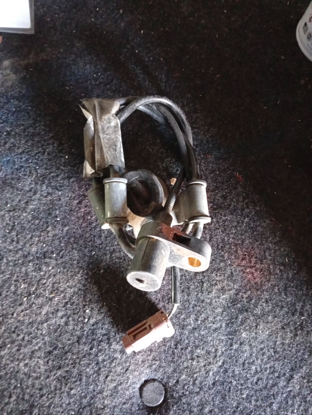 Датчик ABS 27540-AE020, 27540AE021 на Subaru Forester SG5 EJ202 Фото 2