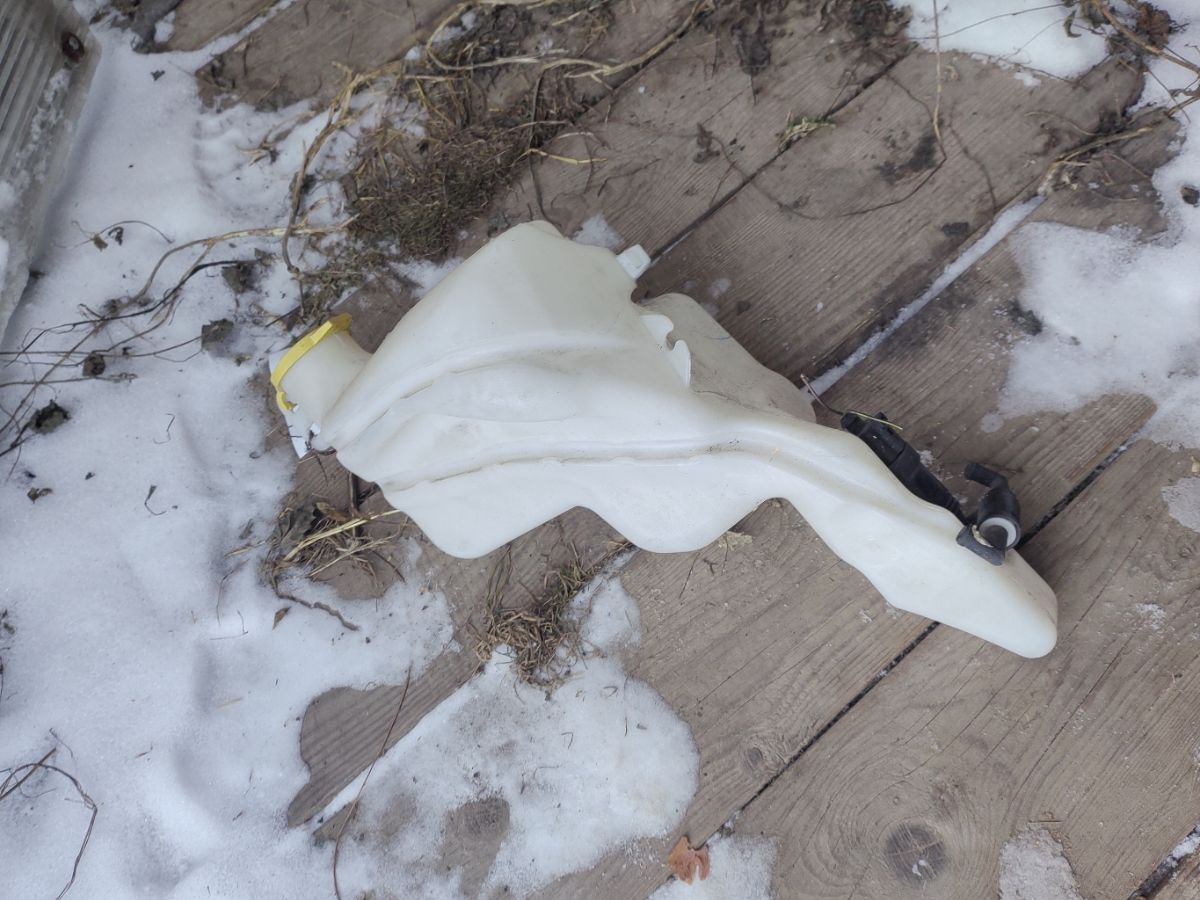 Бачок омывателя на Jeep Patriot Фото 5