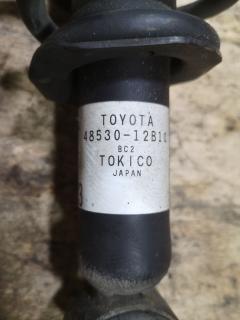 Стойка амортизатора на Toyota Corolla Runx NZE121 Фото 3