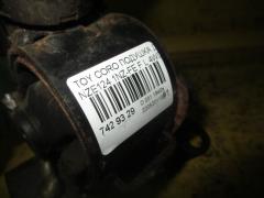 Подушка двигателя на Toyota Corolla Runx NZE124 1NZ-FE Фото 8