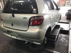 Обшивка багажника на Toyota Vitz SCP10 Фото 10