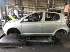 Обшивка багажника на Toyota Vitz SCP10 Фото 12