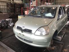 Обшивка багажника на Toyota Vitz SCP10 Фото 13