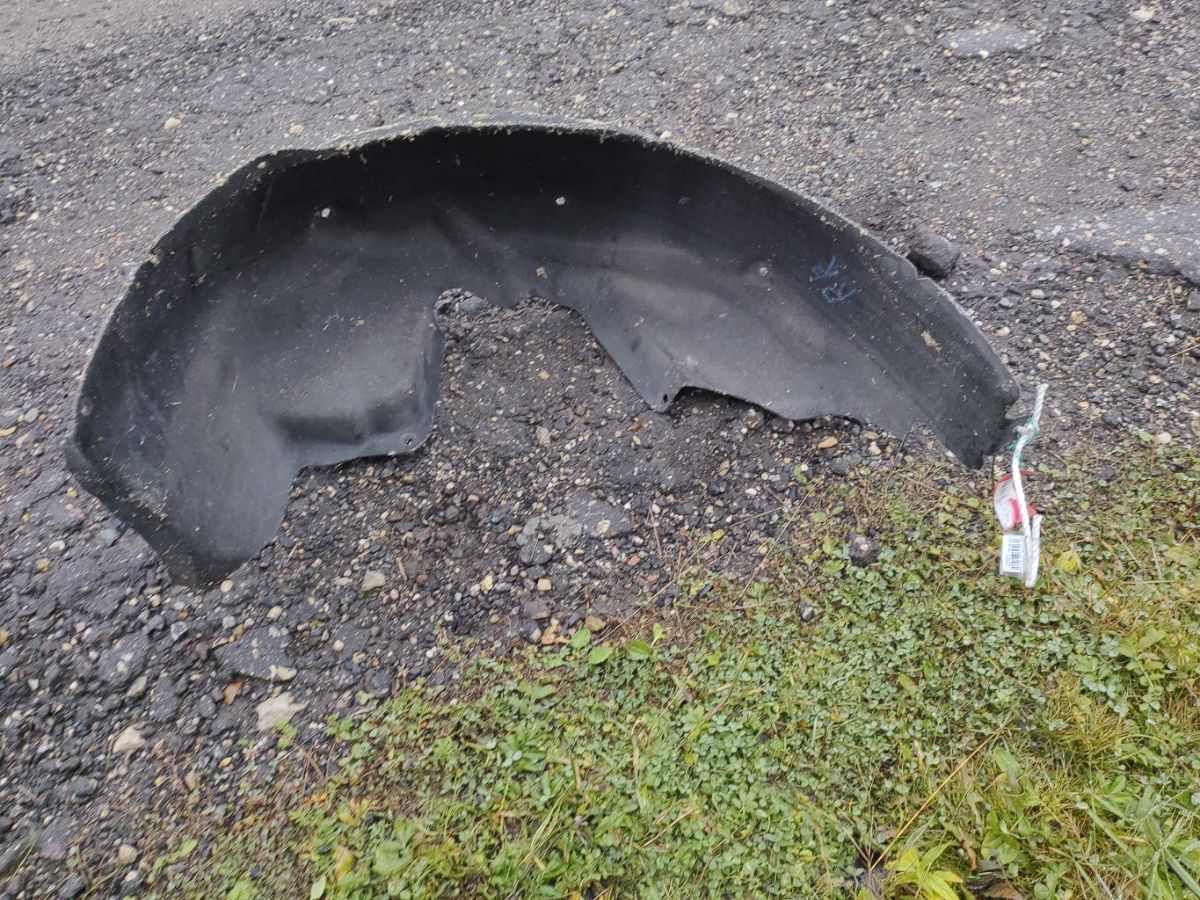 Подкрылок 51717143852 на Bmw 3-Series E91-VW72 N46N Фото 5