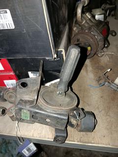 Подушка двигателя на Toyota Allex NZE121 1NZ-FE Фото 3