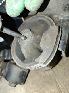 Подушка двигателя на Toyota Allex NZE121 1NZ-FE Фото 4