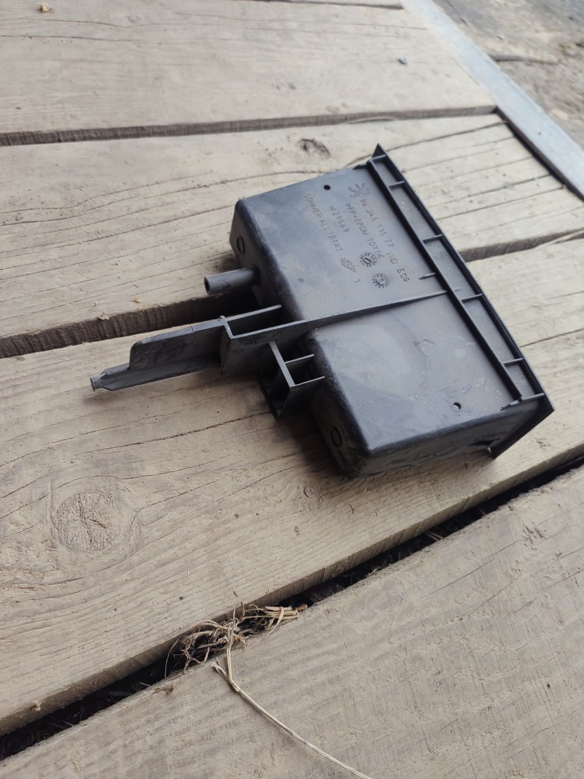 Консоль магнитофона на Peugeot 307 3CRFN Фото 3