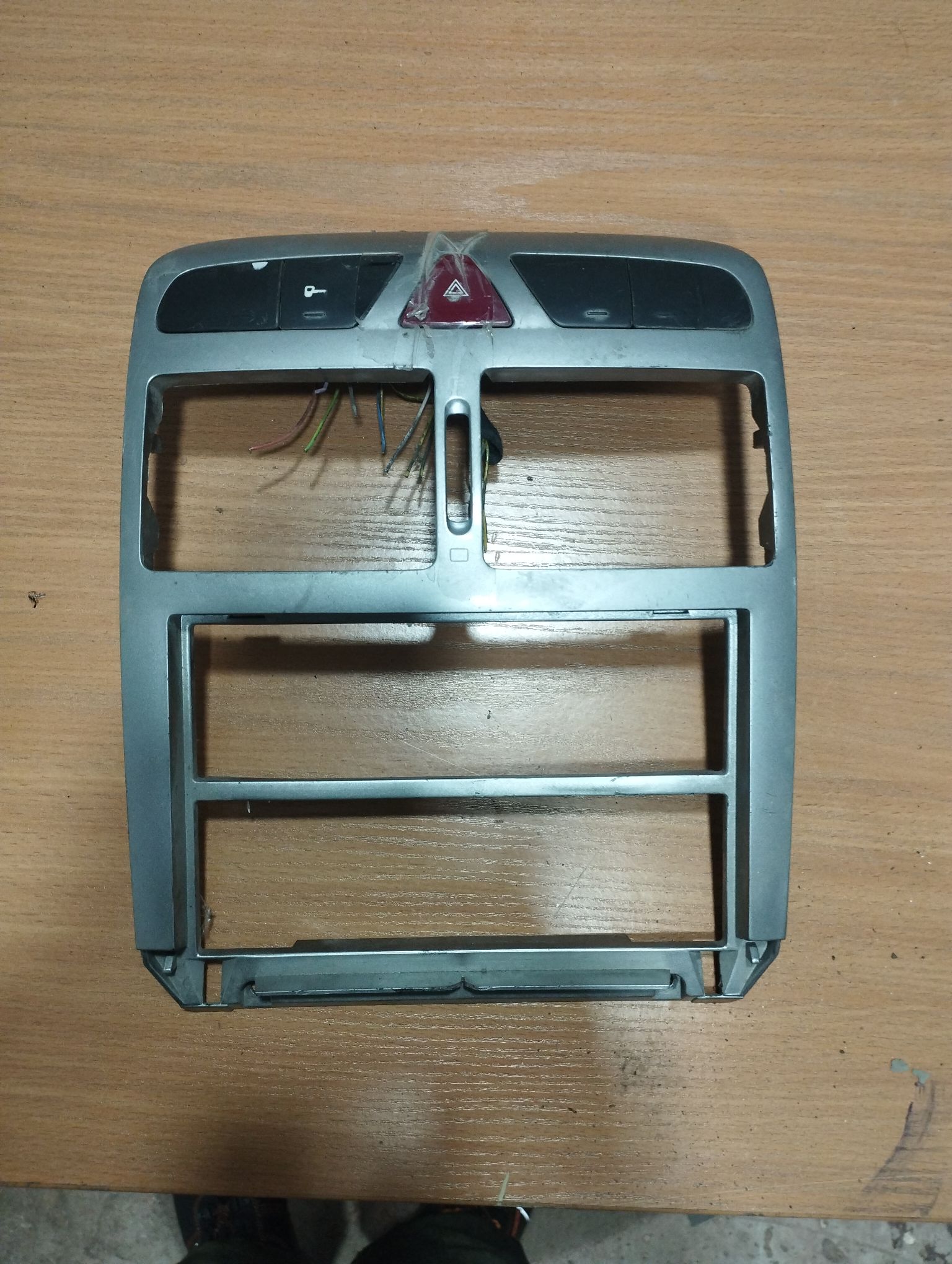 Консоль магнитофона на Peugeot 307 3CRFN Фото 6