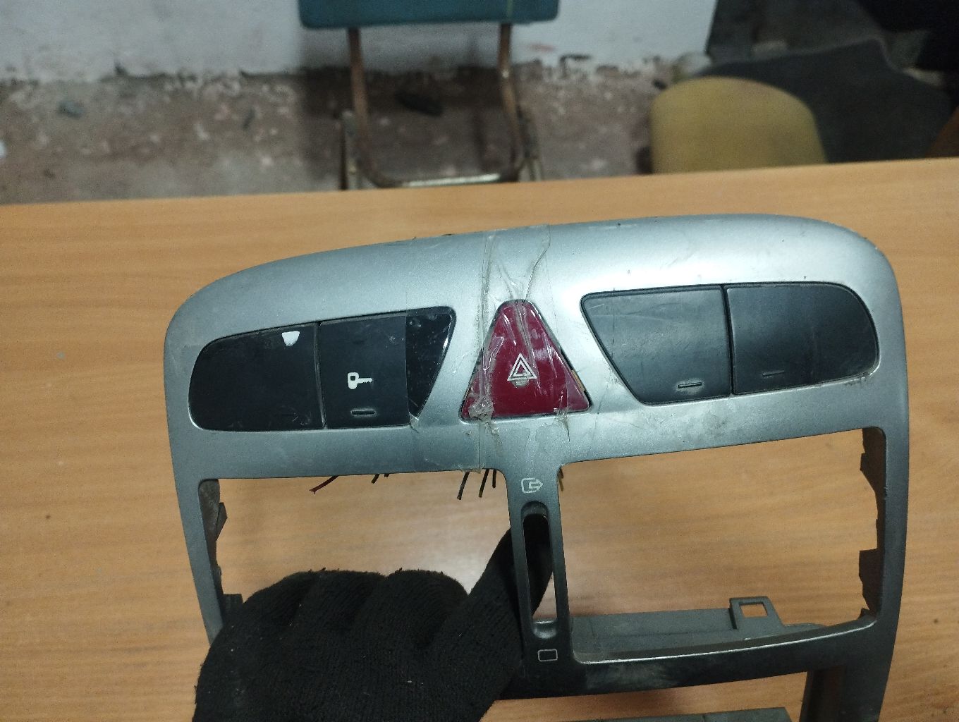 Консоль магнитофона на Peugeot 307 3CRFN Фото 7