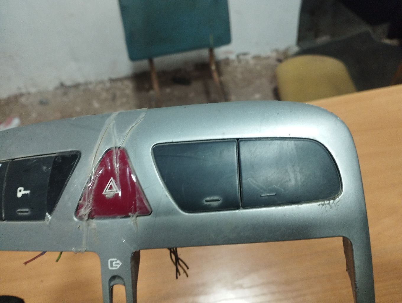 Консоль магнитофона на Peugeot 307 3CRFN Фото 9