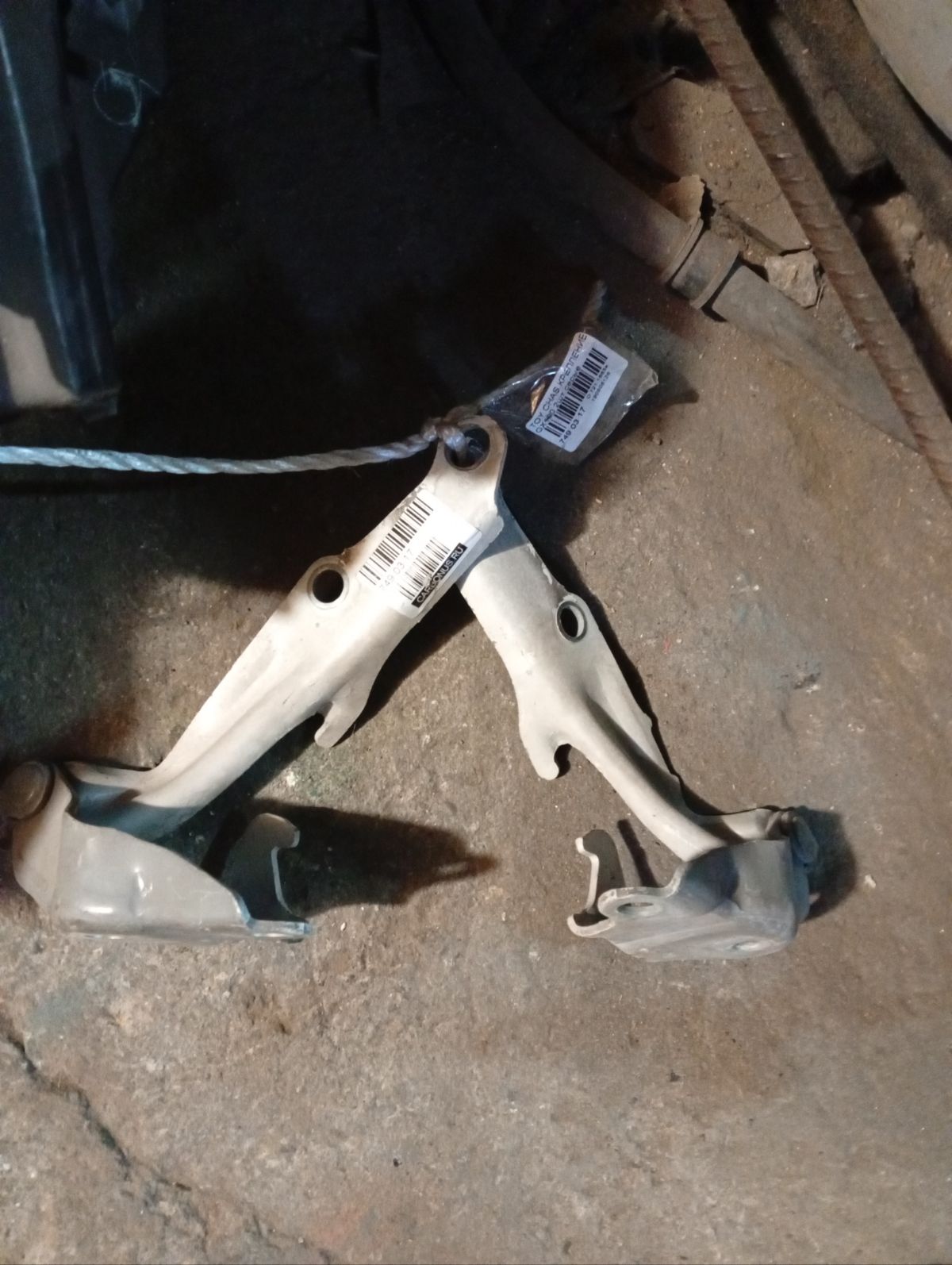 Крепление капота 53410-22110, 53420-22110 на Toyota Chaser GX100 Фото 2