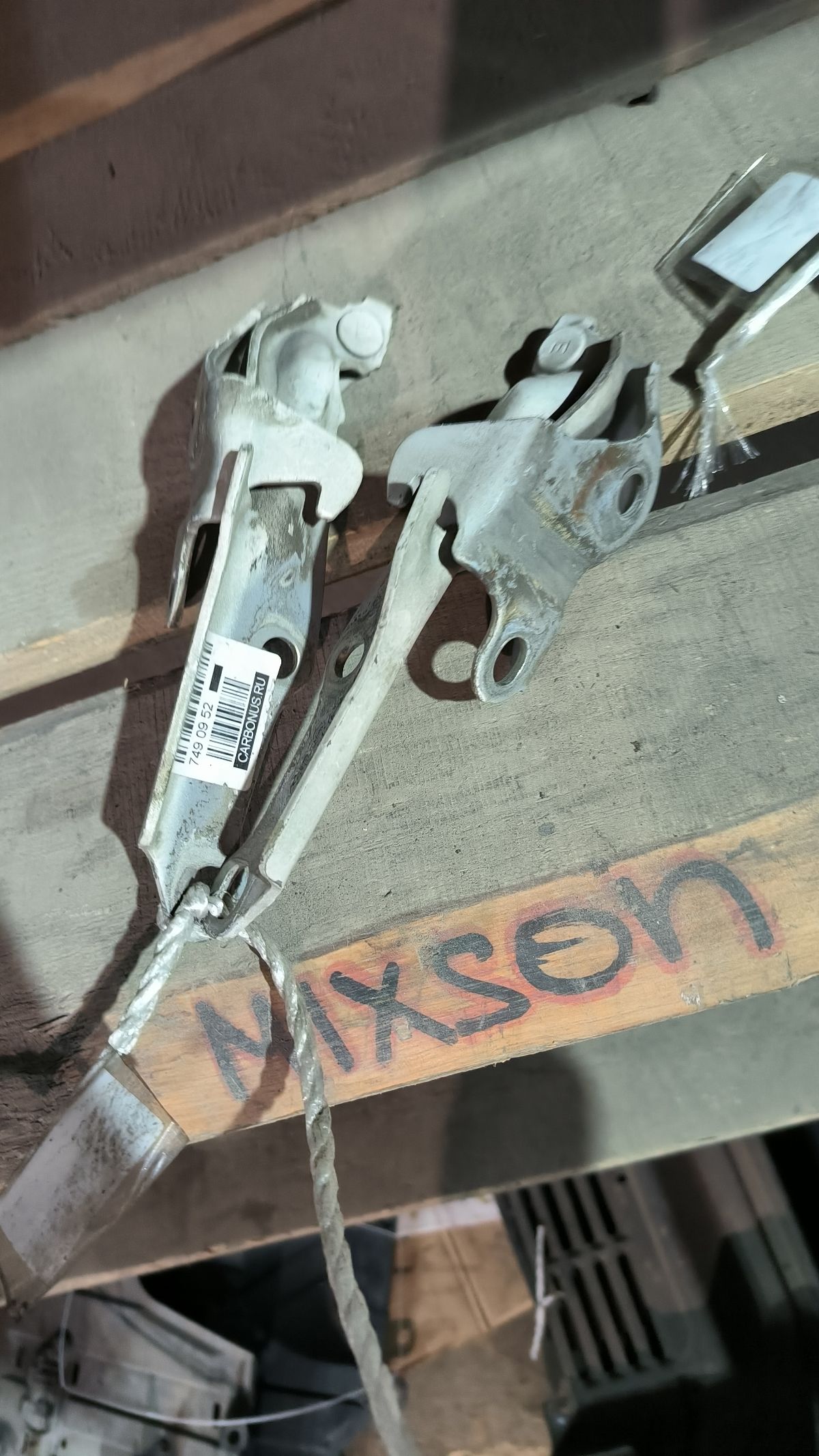 Крепление капота 53410-22110, 53420-22110 на Toyota Chaser GX100 Фото 2