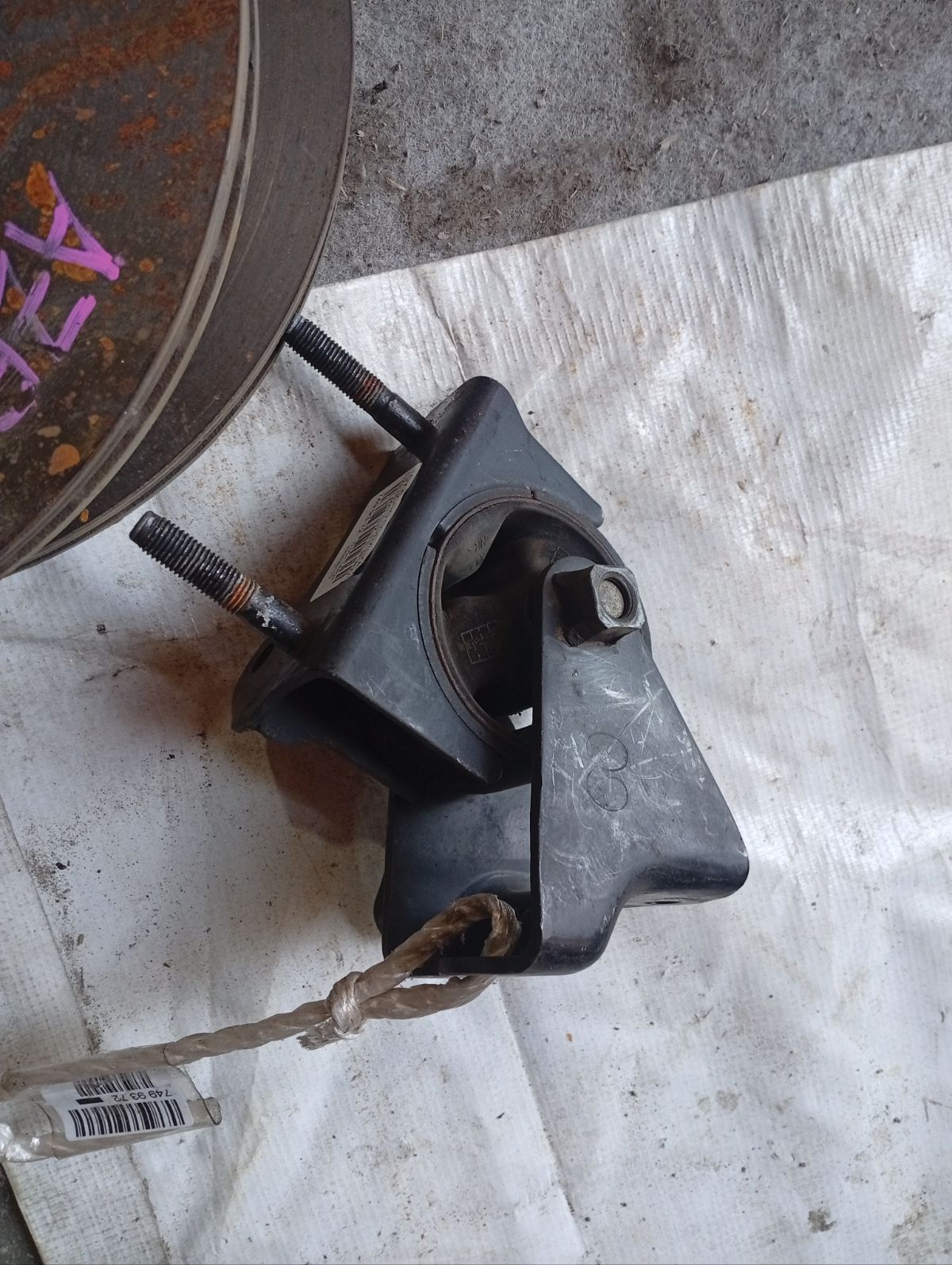 Подушка двигателя 12371-21120 на Toyota Corolla Fielder NZE124G 1NZ-FE Фото 7