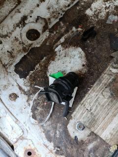 Насос омывателя стекла 85310-97202 на Toyota Passo KGC10 1KR-FE Фото 4