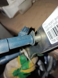 Форсунка инжекторная на Toyota Porte NSP141 2NR-FKE Фото 3