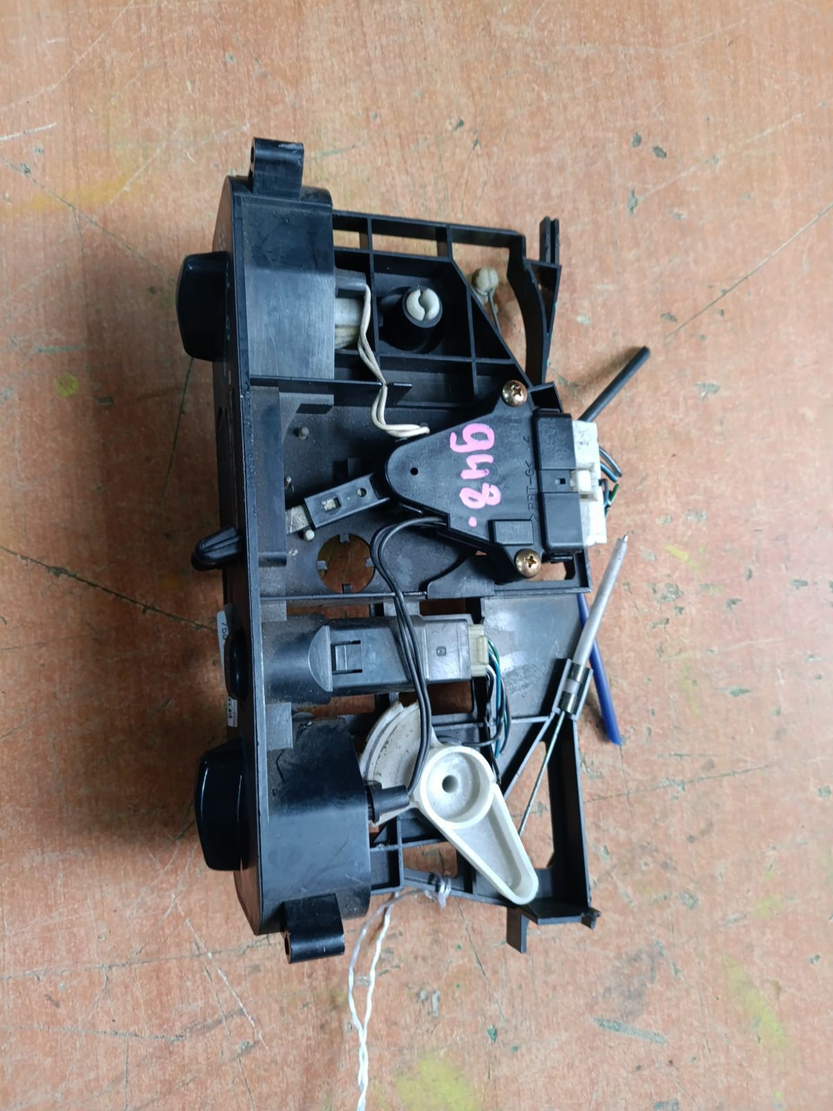 Блок управления климатконтроля на Mitsubishi Libero CD8W 4D68T Фото 4