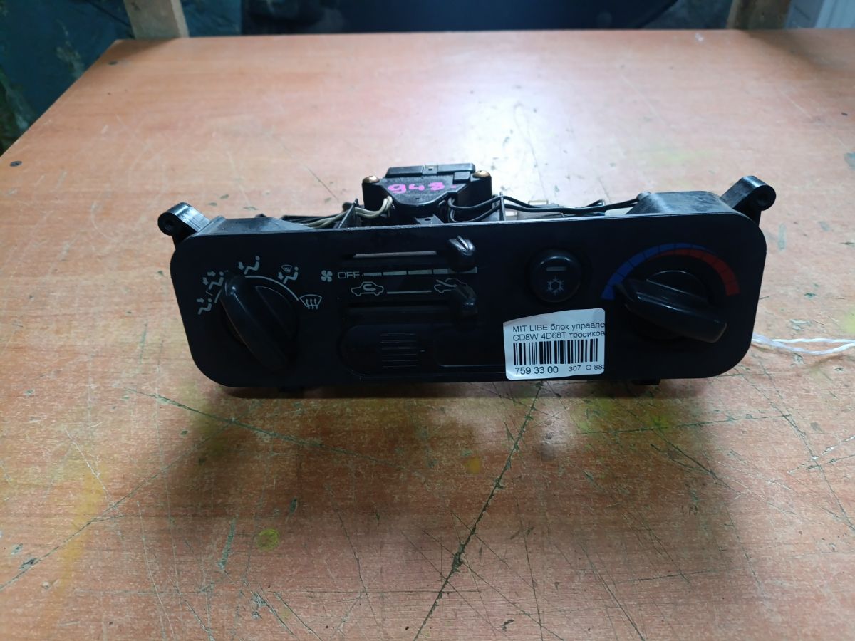 Блок управления климатконтроля на Mitsubishi Libero CD8W 4D68T Фото 5