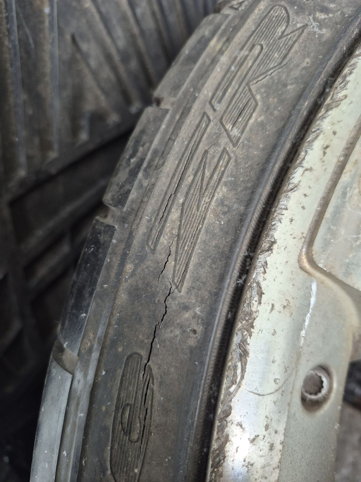 Автошина легковая летняя Extreme zr 245/35R20//275/30ZR20 NITTO 245/35R20//275/30ZR20 Фото 16