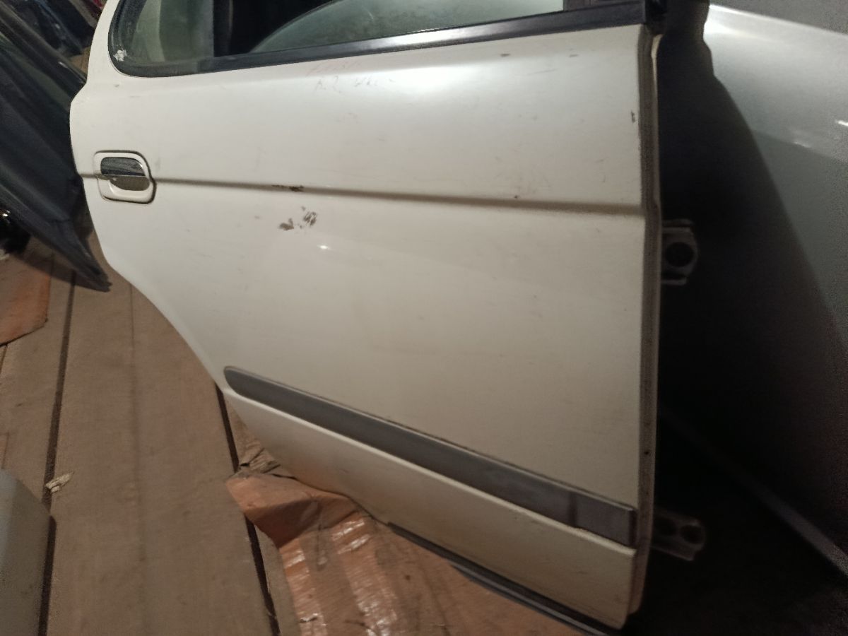 Дверь боковая на Nissan Sunny FNB15 Фото 3