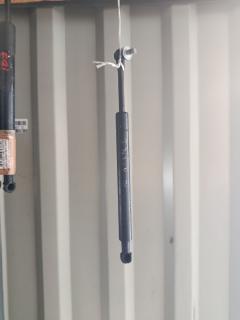 Амортизатор капота на Nissan Teana J31 Фото 4