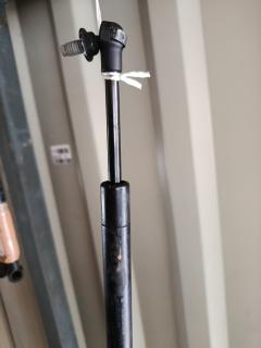 Амортизатор капота на Nissan Teana J31 Фото 6