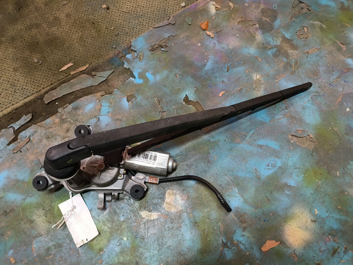 Держатель дворника 85241-20160 на Toyota Premio AZT240 Фото 2