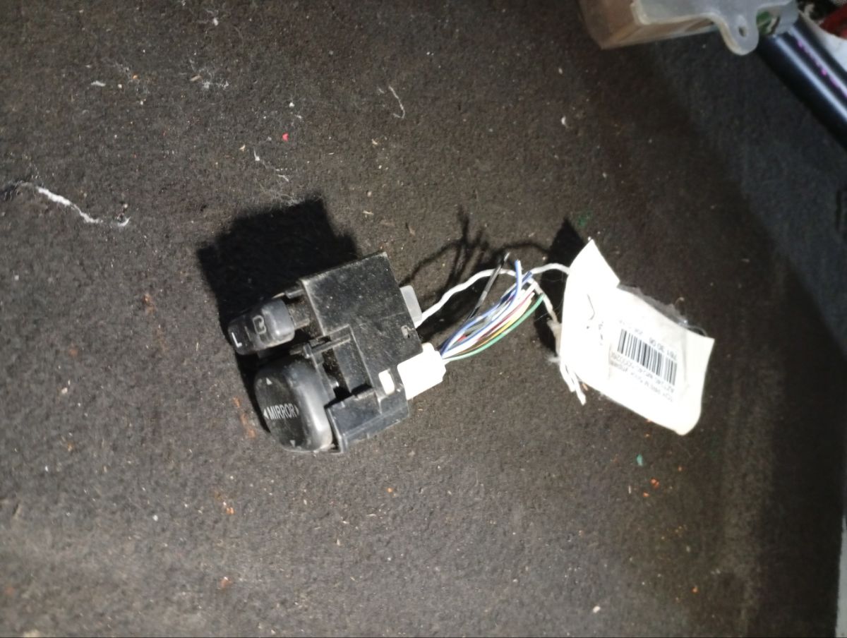 Блок управления зеркалами на Toyota Premio AZT240 Фото 3