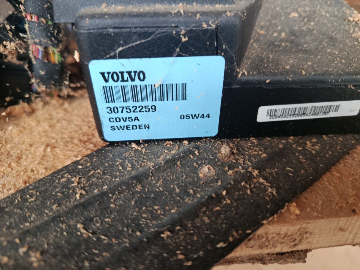 Автомагнитофон на Volvo S60 RS Фото 2