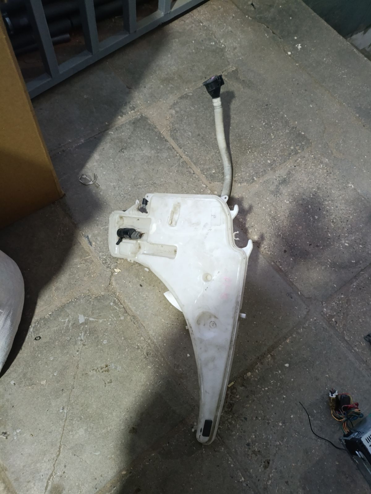 Бачок омывателя 61667238669 на Bmw 3-Series E90-VH16 Фото 5