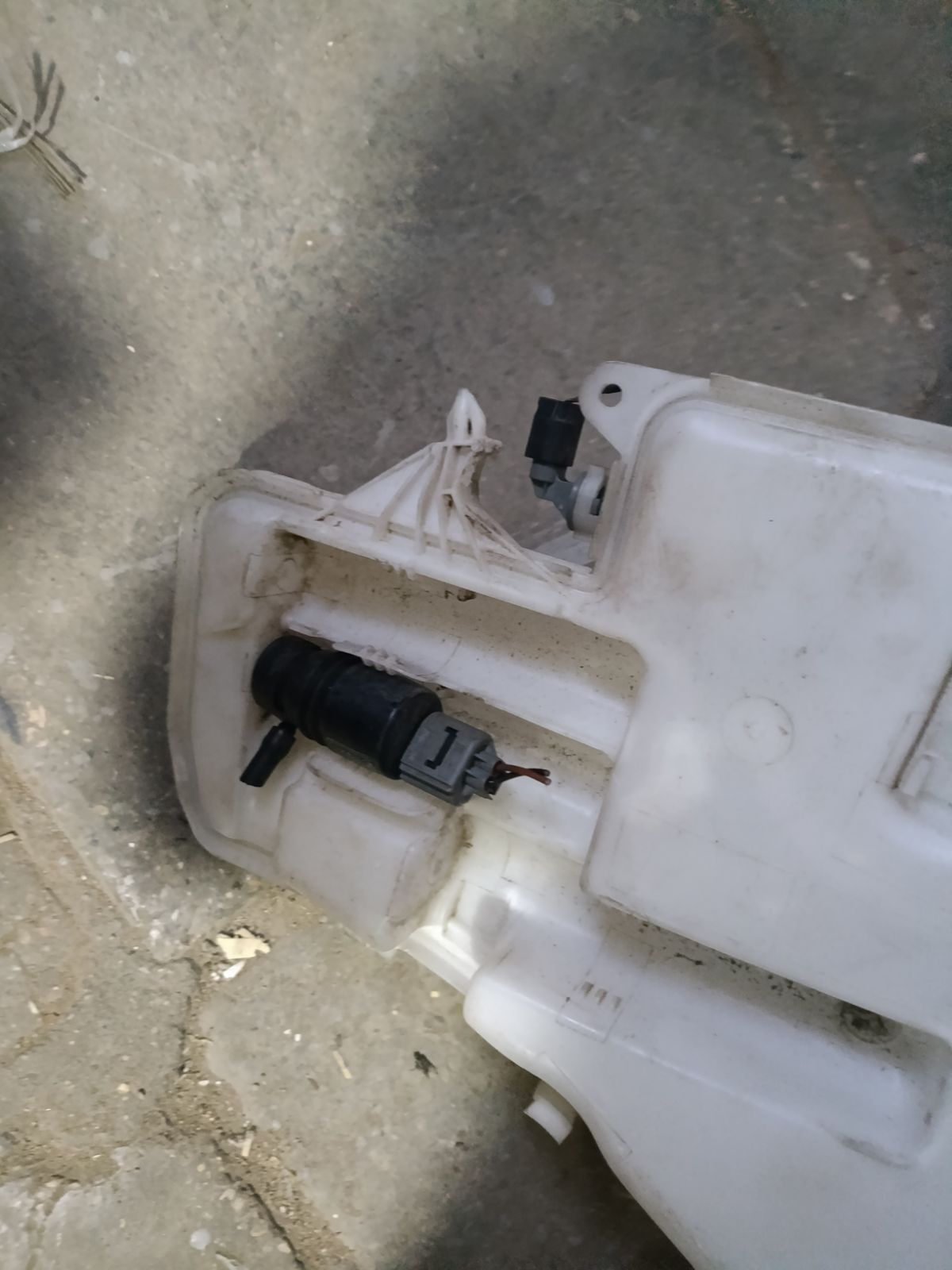 Бачок омывателя 61667238669 на Bmw 3-Series E90-VH16 Фото 6