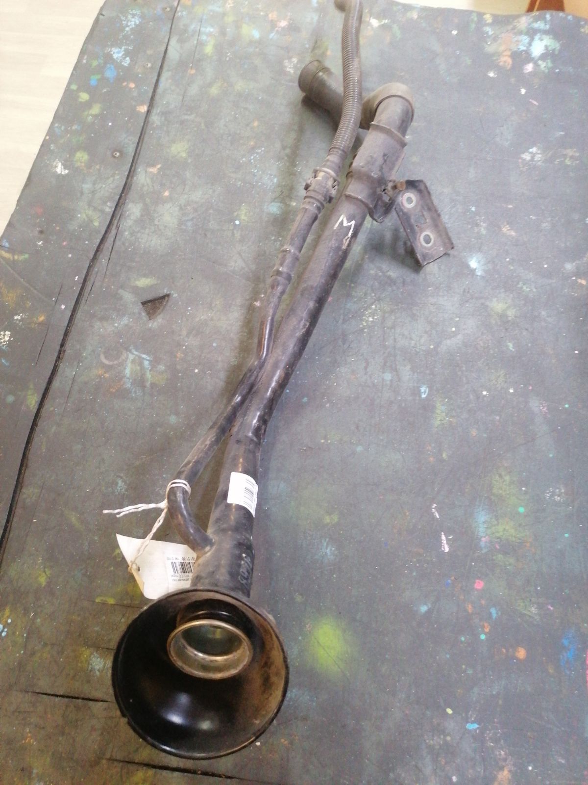 Заливная горловина топливного бака на Nissan Bluebird Sylphy KG11 MR20DE Фото 7