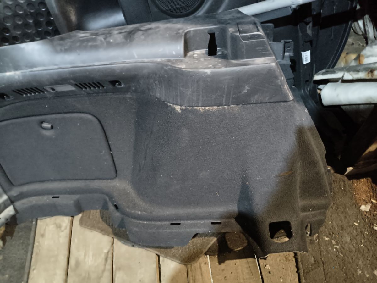 Обшивка багажника на Toyota Avensis AZT250W Фото 4