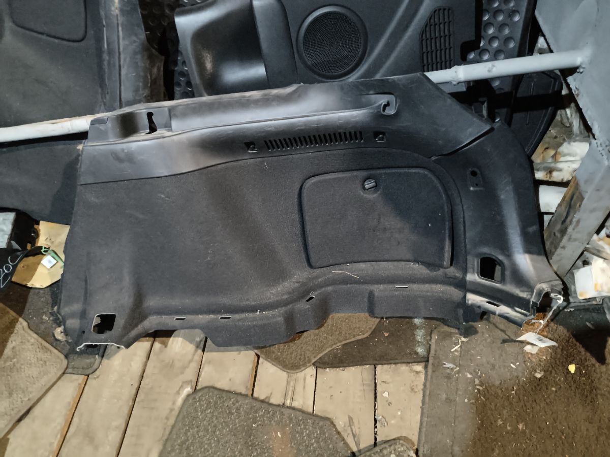 Обшивка багажника на Toyota Avensis AZT250W Фото 3