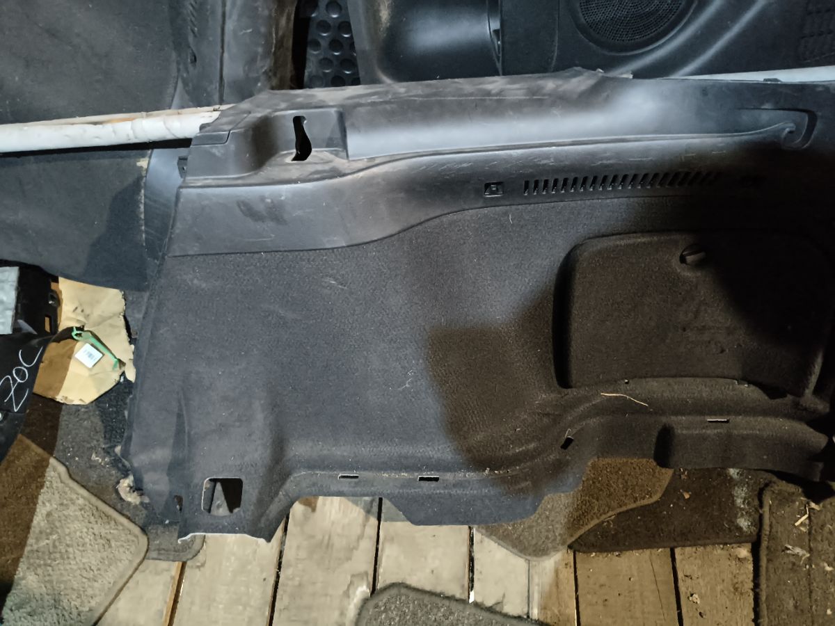 Обшивка багажника на Toyota Avensis AZT250W Фото 5