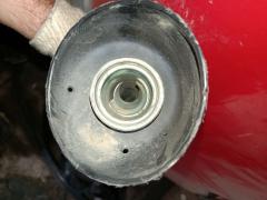 Заливная горловина топливного бака на Nissan Serena C25 MR20DE Фото 7