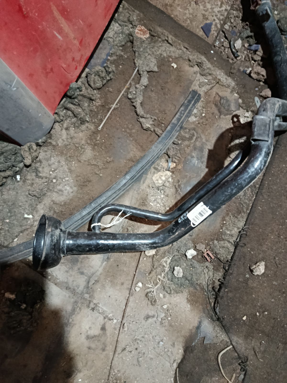 Заливная горловина топливного бака на Nissan Serena C25 MR20DE Фото 3