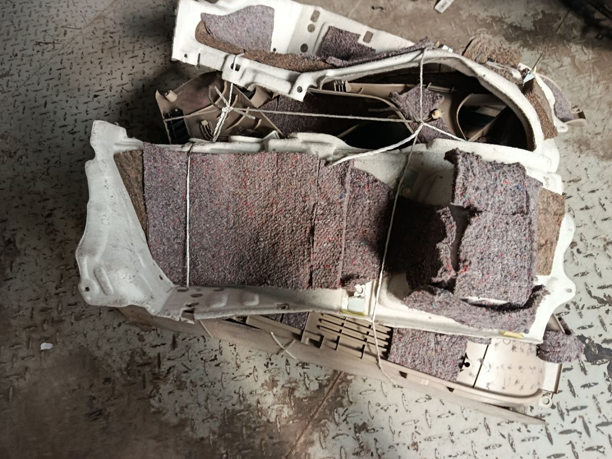 Обшивка багажника на Toyota Harrier SXU10W Фото 3