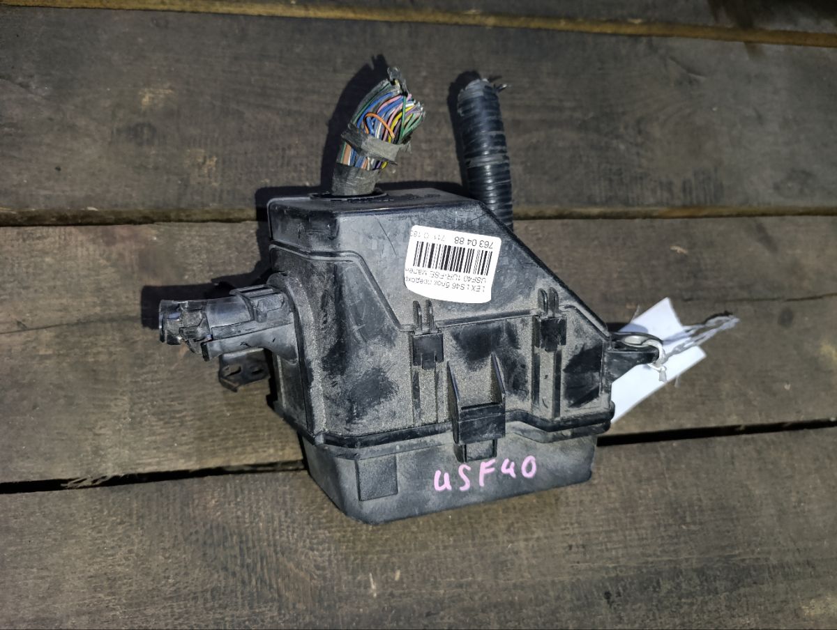 Блок предохранителей на Lexus Ls460 USF40 1UR-FSE Фото 2