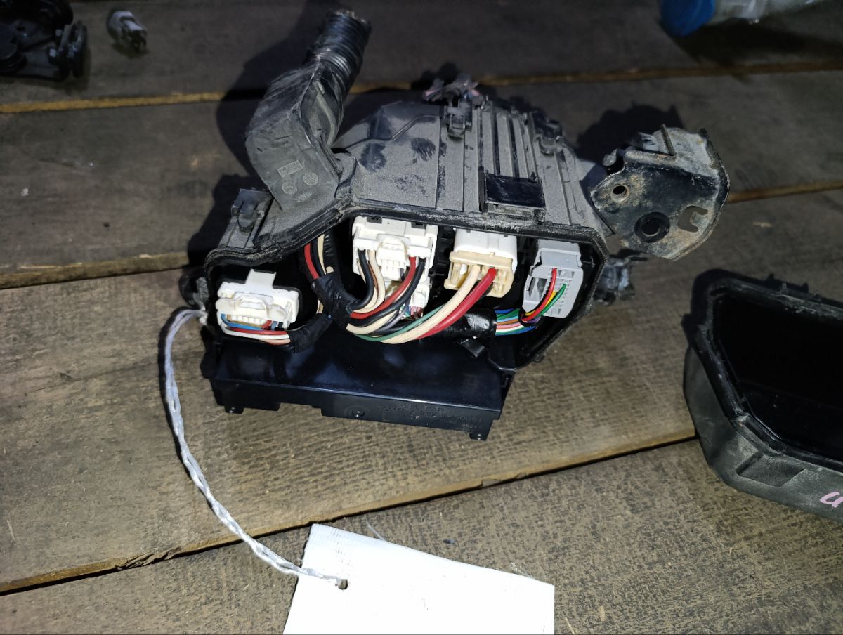 Блок предохранителей на Lexus Ls460 USF40 1UR-FSE Фото 4