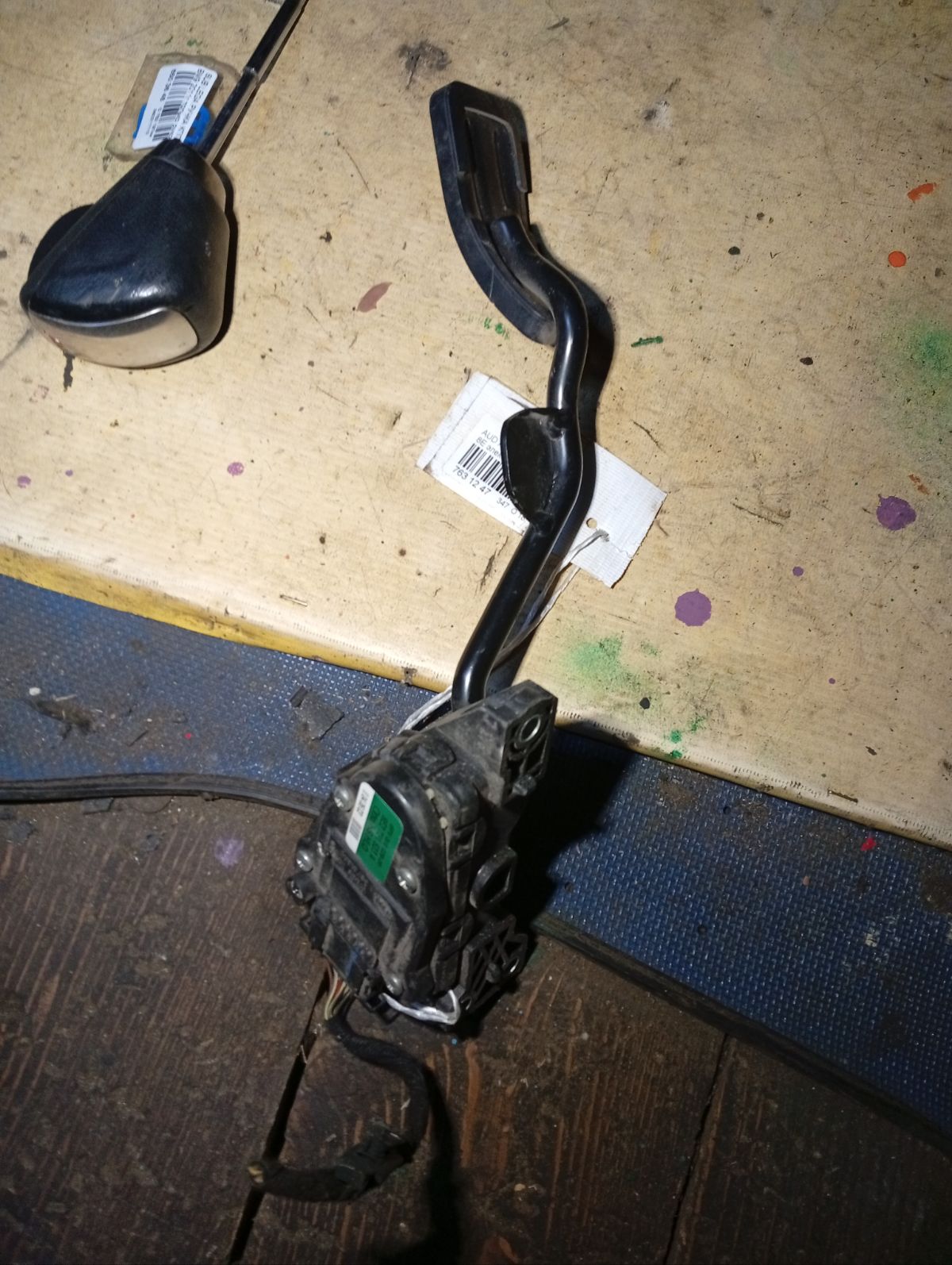 Педаль подачи топлива на Audi A4 8E Фото 2