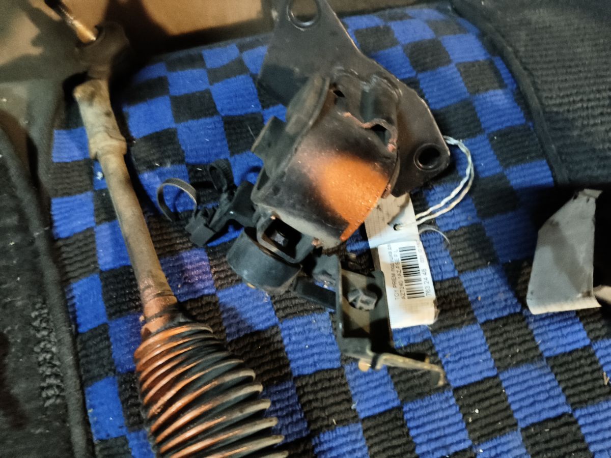 Подушка двигателя 12306-28070, 12306-28071 на Toyota Premio AZT240 1AZ-FSE Фото 2