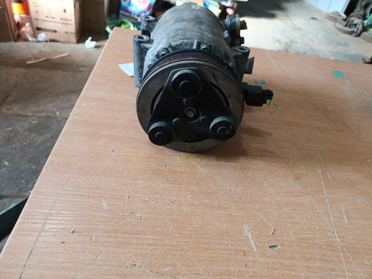 Компрессор кондиционера на Volvo V50 MW B5244S Фото 8