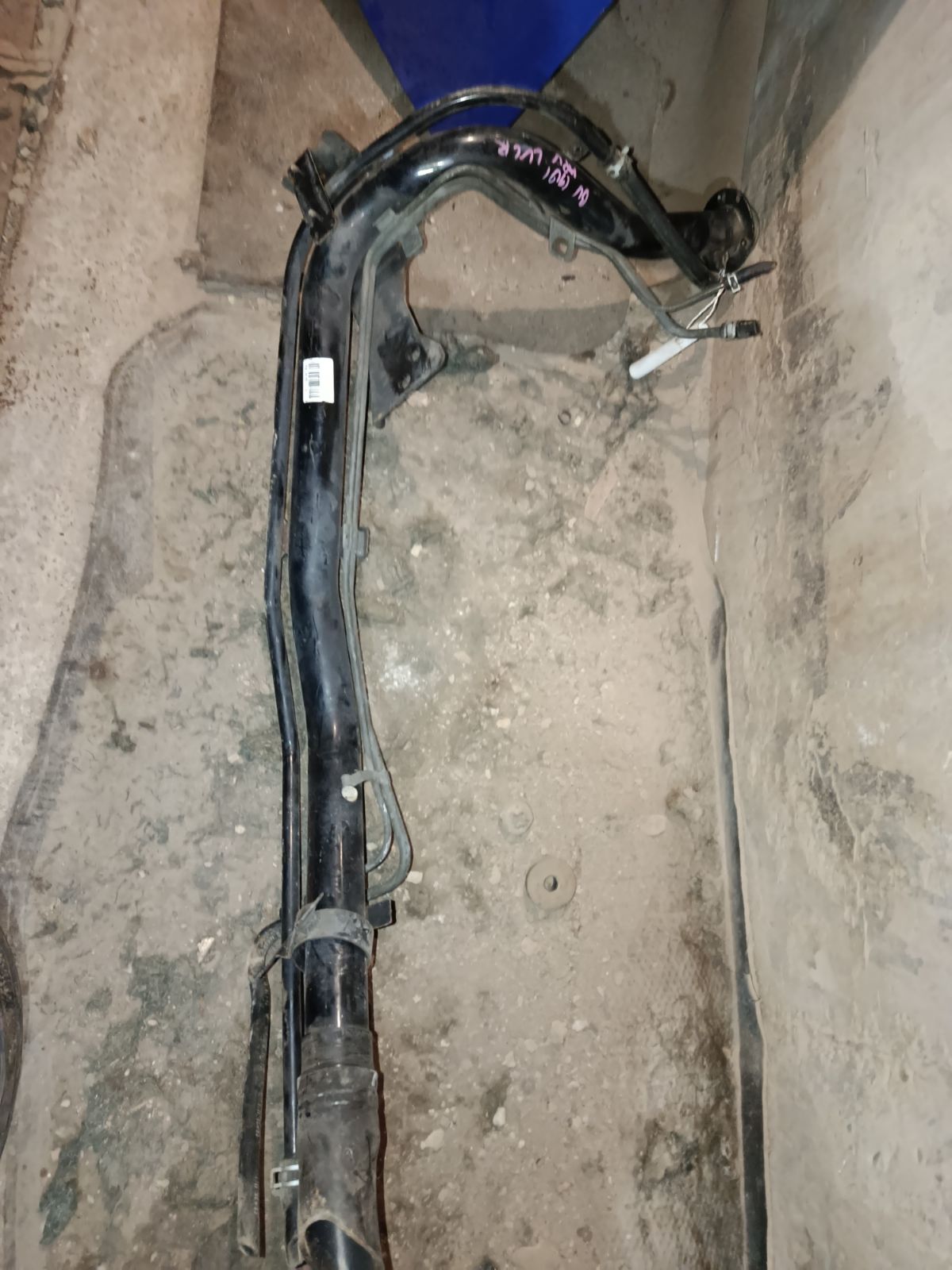 Заливная горловина топливного бака на Mazda Mpv LVLR WL-T Фото 5