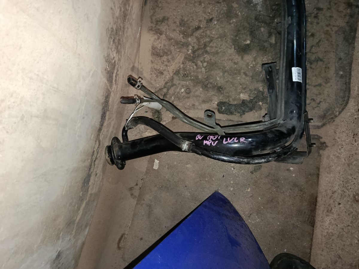 Заливная горловина топливного бака на Mazda Mpv LVLR WL-T Фото 6