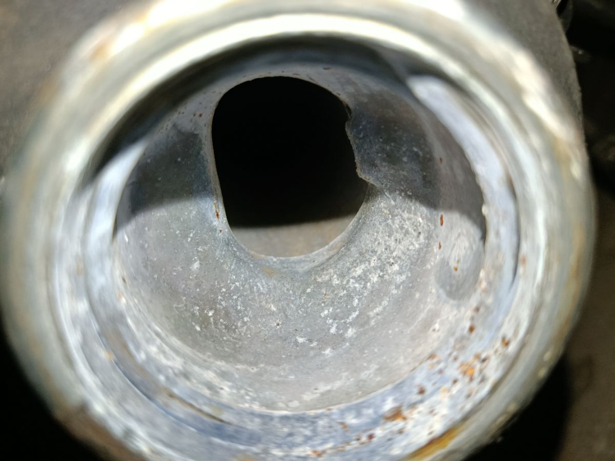 Заливная горловина топливного бака на Mazda Mpv LVLR WL-T Фото 7