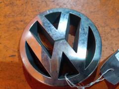 Эмблема на Volkswagen Passat 3C, Переднее расположение